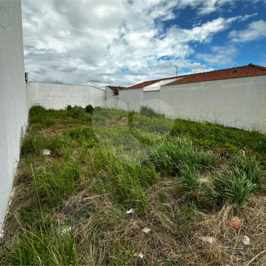 Terreno à venda em Jardim São João Batista, São Carlos - SP