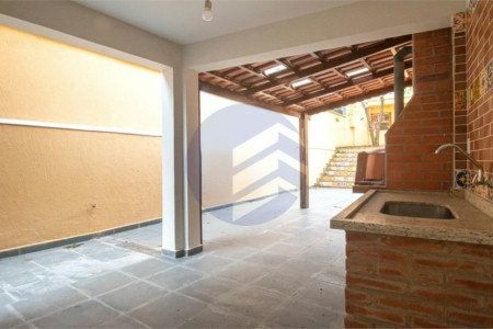 Sobrado à venda 240m² com 4 quartos, sendo 1 suíte, em Jardim Peri Peri a 650 metros do Metrô Vila Sônia