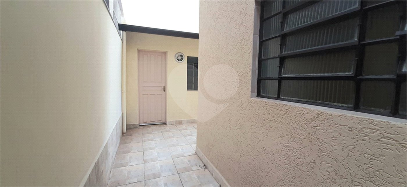 Sobrado amplo com 3 quartos, suíte e quintal para venda no Tremembé !!!