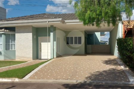 Casa de Alto Padrão a venda em Louveira-SP