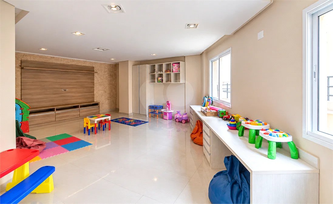 Apartamento de 130 m² no Jardim do Mar, com 3 suítes, 4 banheiros, varanda gourmet, 2 vagas e condomínio completo com piscina aquecida e lazer.