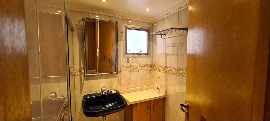 Apartamento para venda e locação de 130m² no Jardim Paulista com 2 suítes e 2 vagas.