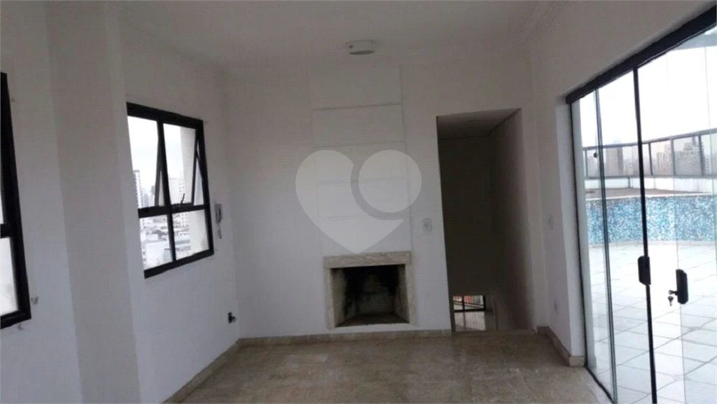 Cobertura duplex à venda na Mooca de 277m² com 3 dormitórios, 1 suíte e 3 vagas.