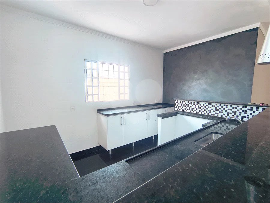 Casa com Suíte Master, Closet, Piscina e Espaço Gourmet Próxima ao Parque Ecológico- 03 quartos -com quintal