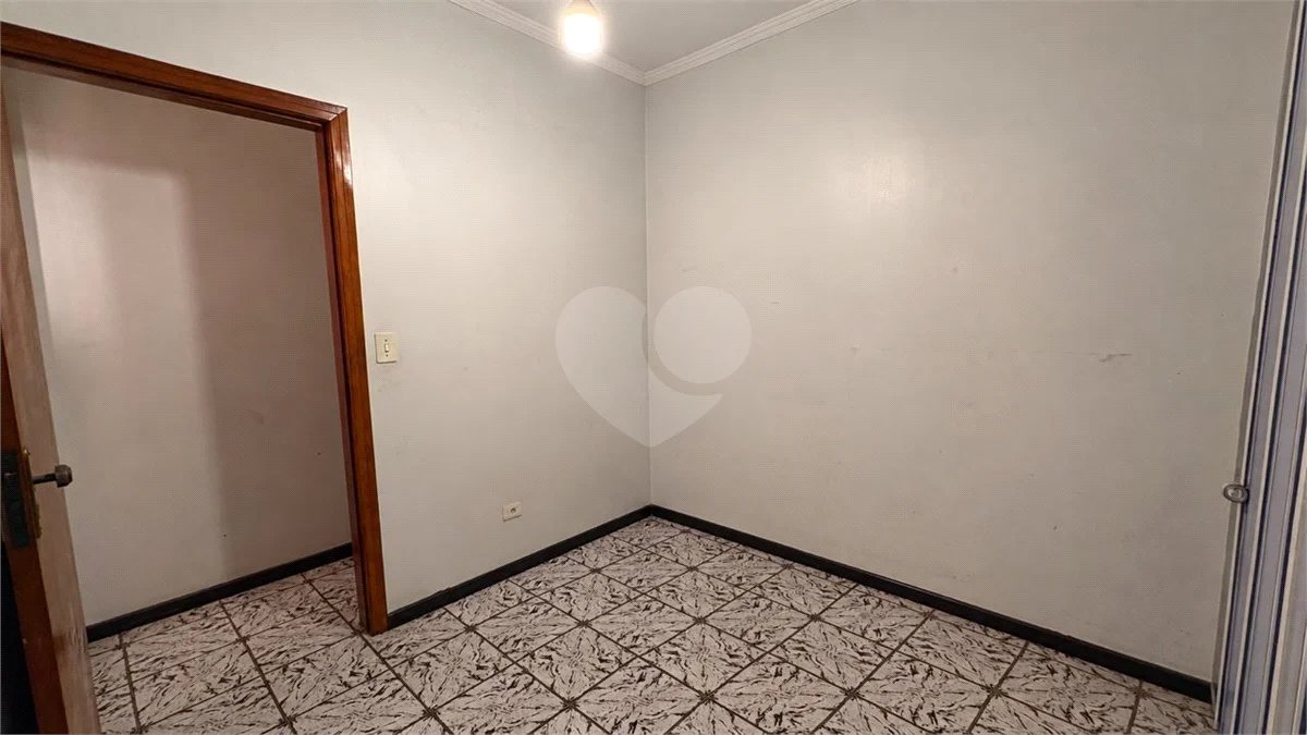 : Sobrado Amplo com Salão Comercial na Brasilândia – Pronto para o seu Negócio!