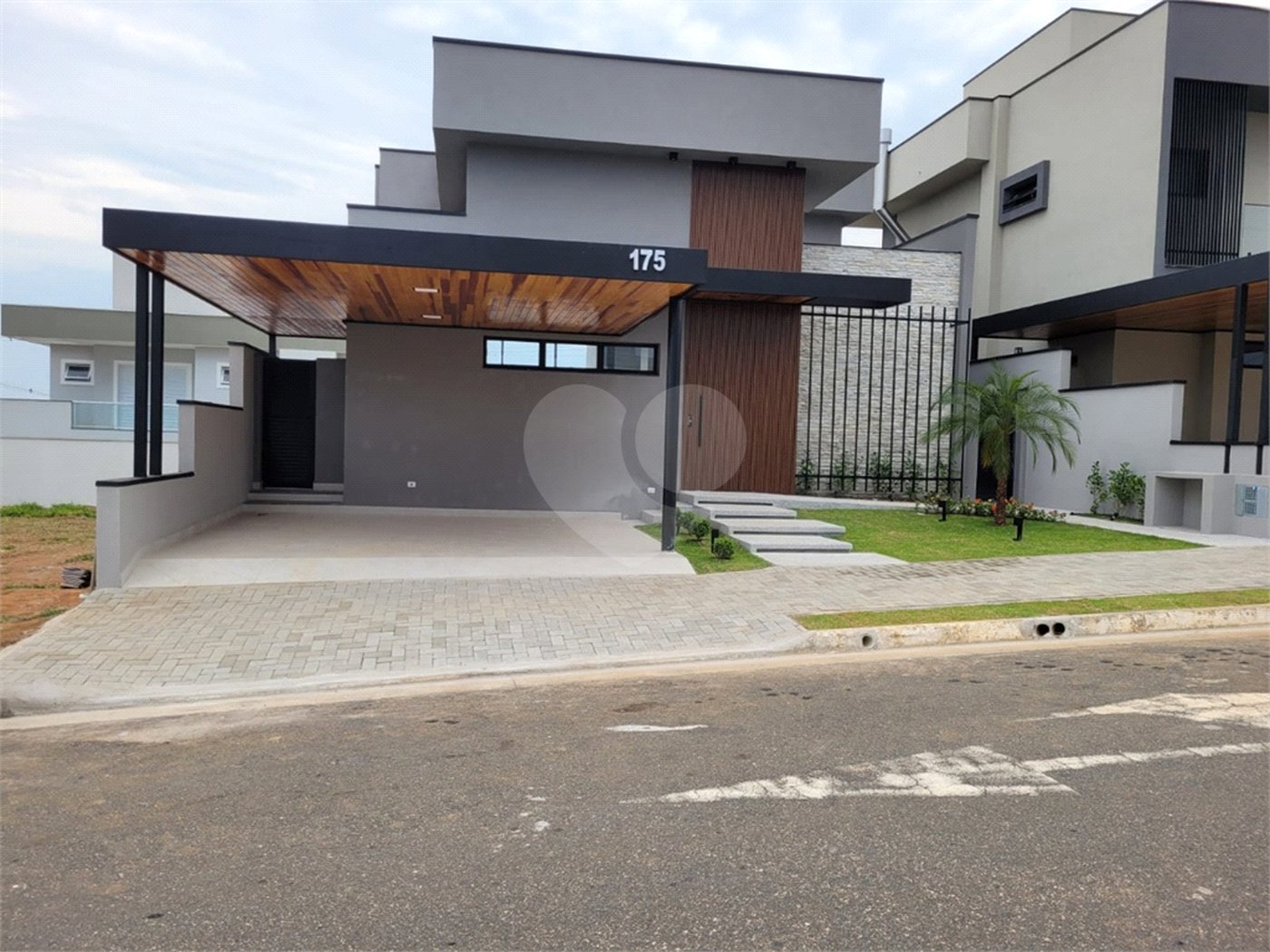 CASA A VENDA NO CONDOMINIO RESERVA RUDÁ COM PISCINA, 3 SUÍTES, 2 VAGAS, SÃO JOSÉ DOS CAMPOS/SP.