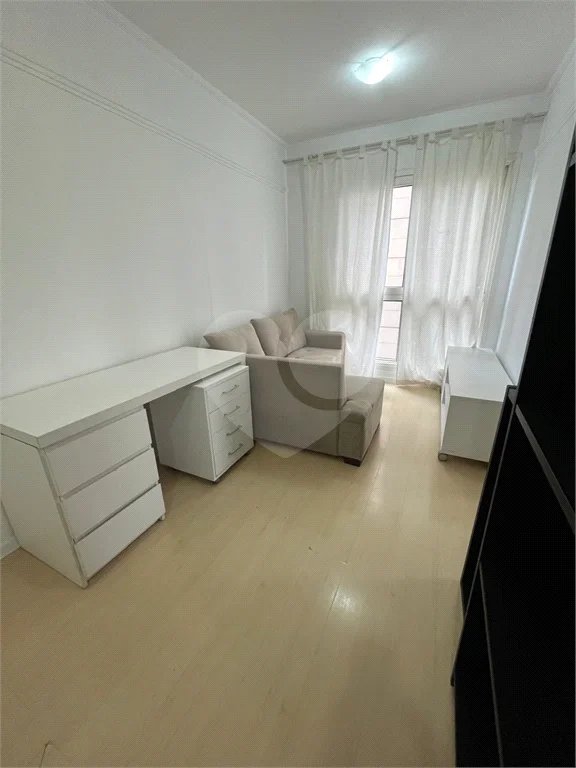 á venda Excelente Apto Mobiliado na Barra Funda - 1 Quarto e Sacada - Aceita Permuta