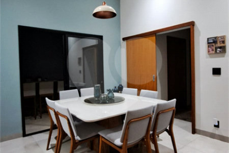 LINDA CASA NO CONDOMÍNIO PARQUE ATLANTA- Araraquara/SP