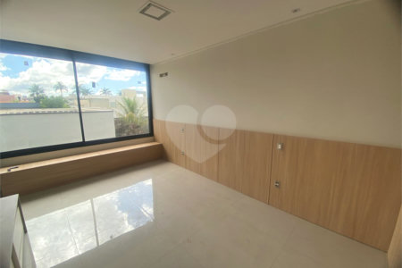 Casa à Venda no Condomínio Damha III