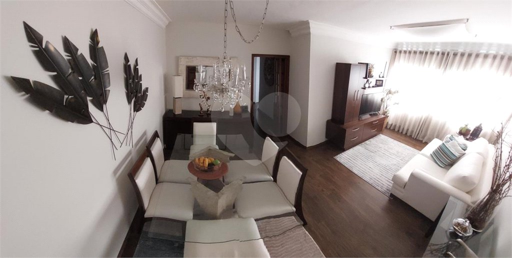 Apartamento de 83m2 no Campo Belo com 3 dorms, 2 banheiros, 1 vaga. Estuda permuta.