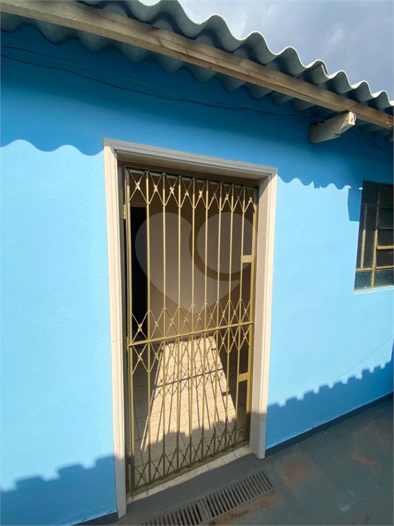 Casa Térrea com 3 dormitórios, sendo 2 suítes.