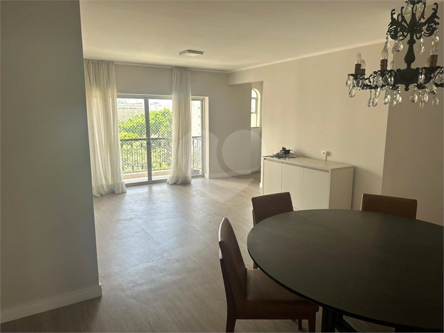 Apartamento à venda no Campo Belo- Para reforma