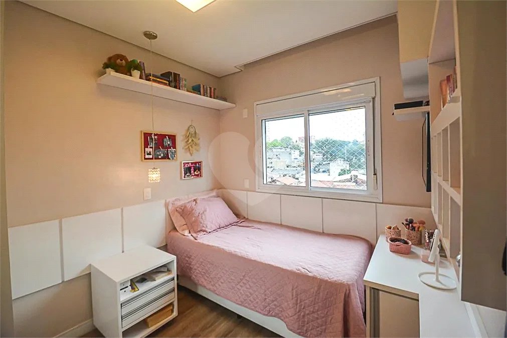 Espaço, conforto e uma localização privilegiada fazem deste apartamento mobiliado no Baeta Neves, em São Bernardo do Campo, uma excelente opção para seu novo lar. Com 118 m², três dormitórios e quatro banheiros, o imóvel oferece ambientes amplos para acomodar a família e receber amigos com comodidad