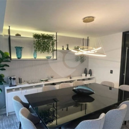 Apartamento LINDO reformado 4 dormitórios, sendo 2 suítes 1 mster, closet varandas integradas.