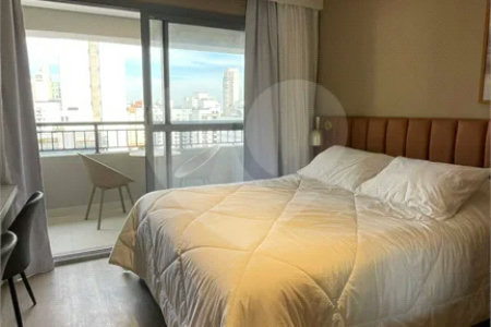 Apartamento mobiliado no Planalto Paulista com 1 dormitório e varanda.