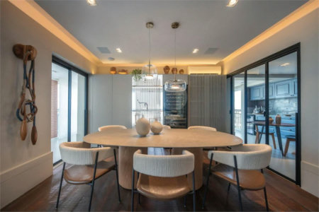 Apartamento de 224m² com 4 dormitórios, 3 suítes, 4 vagas de garagem e deposito