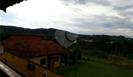 Casa à venda com 3 suítes em Estância Santa Maria do Laranjal, Atibaia, SP
