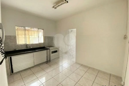 Casa com 224m², 3 dormitórios, 4 vagas, à venda na Vila Ema.