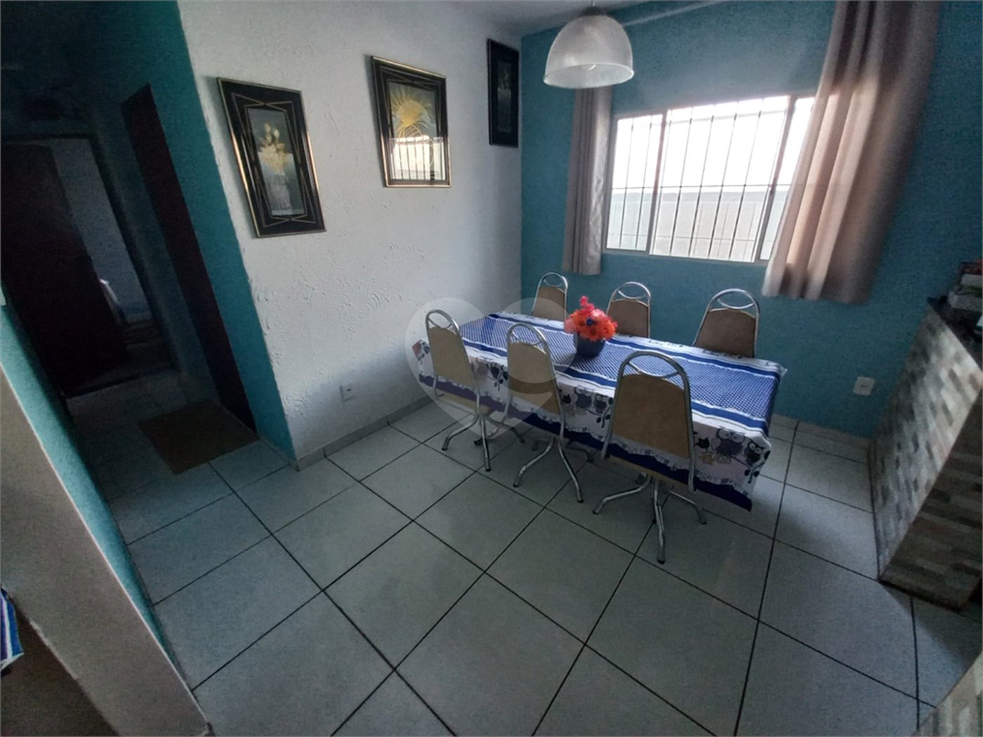 Casa Térrea com 3 dormitórios, sendo 1 suíte.