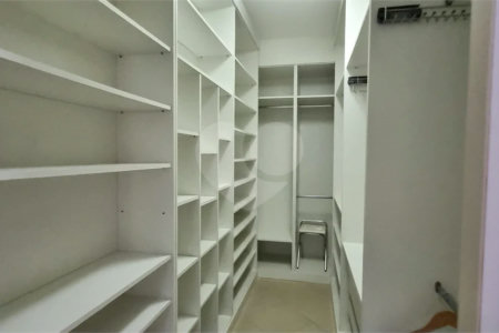 Lindo sobrado com 4 suites e piscina à venda, 365m², por R$ 2.450.000,00 no condomínio Villa Suiça, em Indaiatuba/SP.