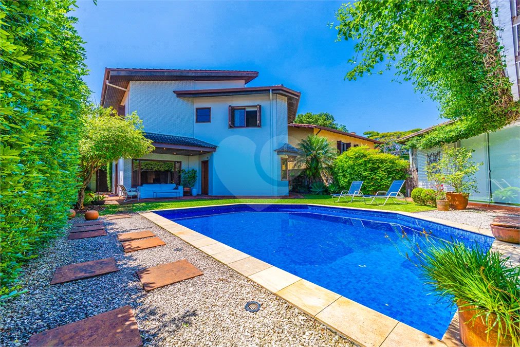 Casa à venda com 4 quartos, sendo 3 suítes, em Interlagos, São Paulo, SP