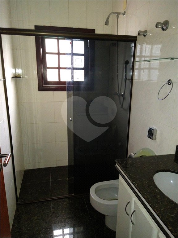 SOBRADO DE 426,0 M² COM 04 SUITES, SALÃO DE FESTAS, 06 VAGAS,06 BANHEIROS E PISCINA PARA LOCAÇÃO OU VENDA NO BARRO BRANCO