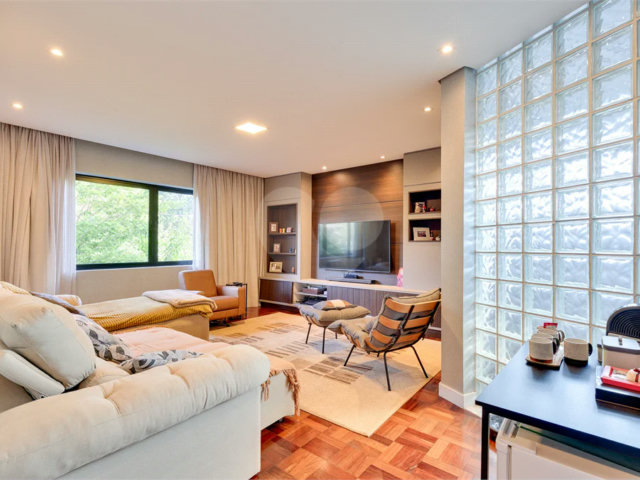 Casa à venda com 4 suítes em Granja Julieta, São Paulo, SP
