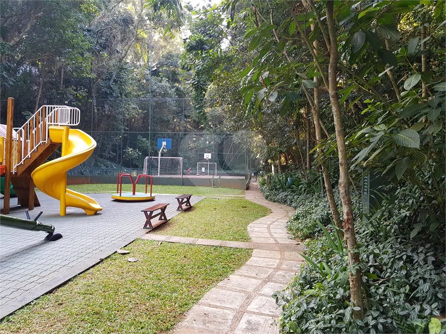 Apartamento no Alto da Boa Vista Condomíno com vasta área verde, lazer e segurança..