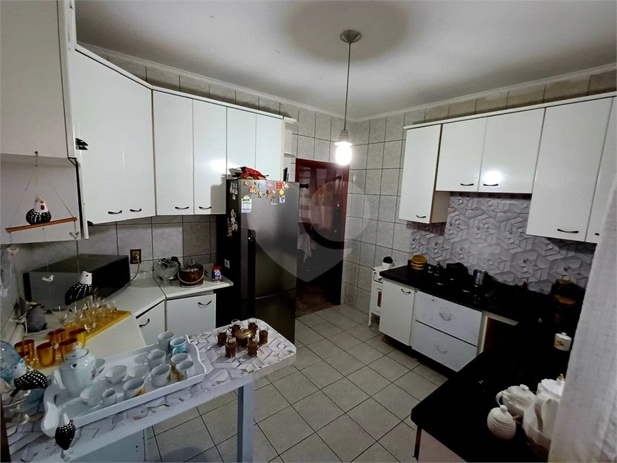 Casa à venda em Atibaia com 5 dormitórios (1 suíte), piscina e área gourmet, 2 vagas garagem, avalia permuta e financiamento
