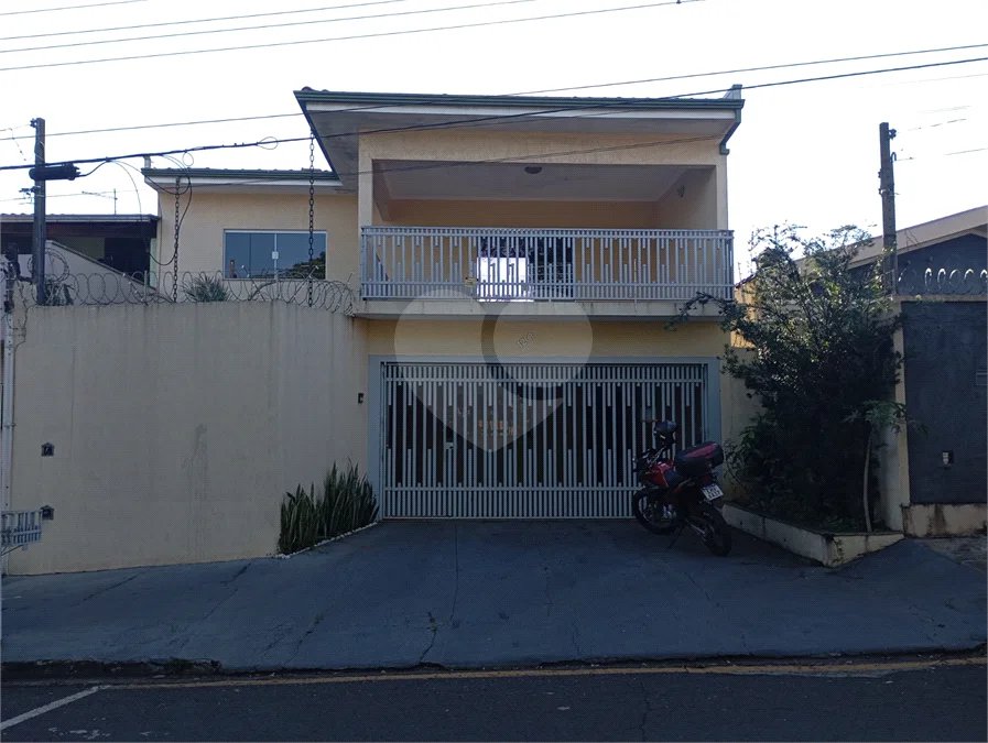 Sobrado 4 dormitórios, 2 suítes no Santa Felícia.