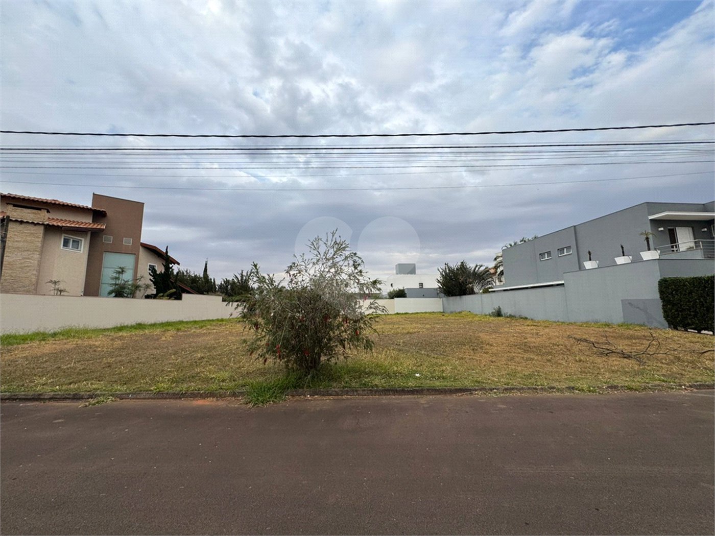 Terreno de 480m2 á venda, no condomínio Damha I, em São Carlos.