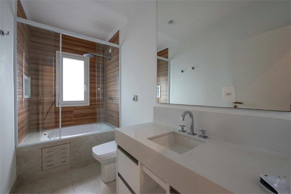 Casa à venda com 6 quartos, sendo 4 suítes,  em Morumbi, São Paulo, SP
