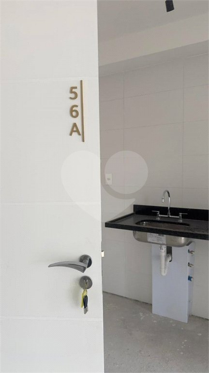 Apartamento de 69m2 na Saúde com 2 dorms, 1 suíte, 2 banheiros, 1 vaga. Estuda Permuta.