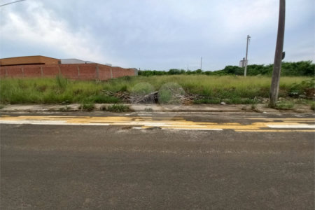 Terreno plano com 163,56 m² de área total
