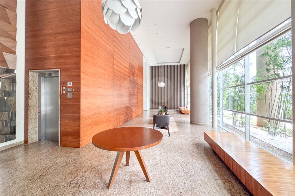 Apartamento de Alto Padrão no Campo Belo para venda com porteira fechada, com 4 dormitórios suítes e 4 vagas com lazer de club.
