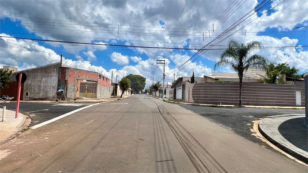 Sobrado à venda com 4 quartos, em Residencial Itamarati