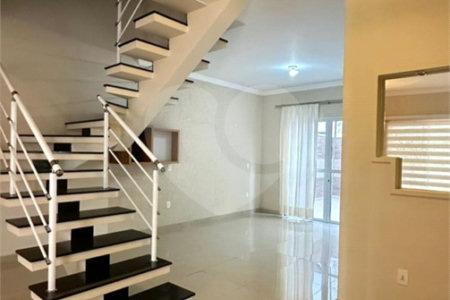 Indaiatuba- Villagio de Itaici- Venda - terreno 150,00 ms - construida 144, 15 ms - 3 dorms, 1 suite, sala, cozinha, wc - R$ 999.900,00 -Área de lazer conta com: Salão de festas - Piscina - Clube - Playground - Academia completamento bancário. Imóvel locado em setembro 2024, venda para investidor,