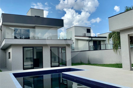 Sobrado com 03 suítes todas com Closet e Piscina na Vl Giglio - Atibaia