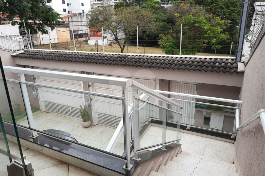 casa térrea na Vila Romana, 07 vagas de garagem, 4 quartos,, sendo 1 suíte amplo quintal.