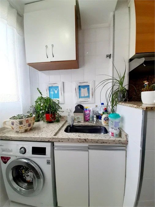 Apartamento com 2 quartos e 1 banheiro