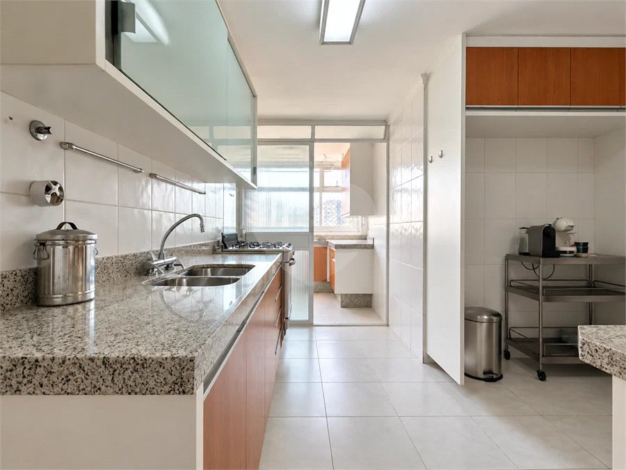 Apartamento com 3 dormitórios sendo 1 suíte à venda em Higienópolis, São Paulo - SP