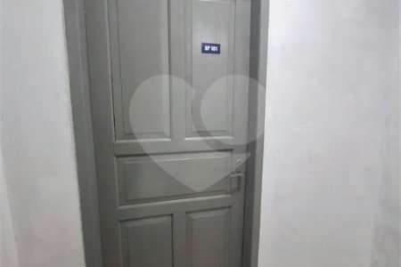 SOBRADO TIPO APARTAMENTO COM 1 QUARTO PARA LOCAÇÃO 42m² - SANTISSIMO