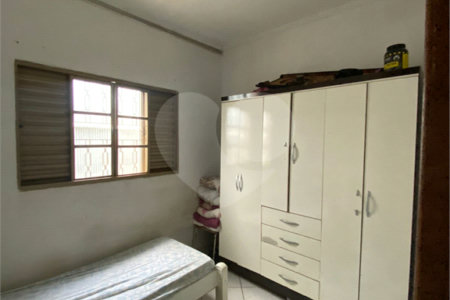 Casa Térrea com 2 dormitórios.