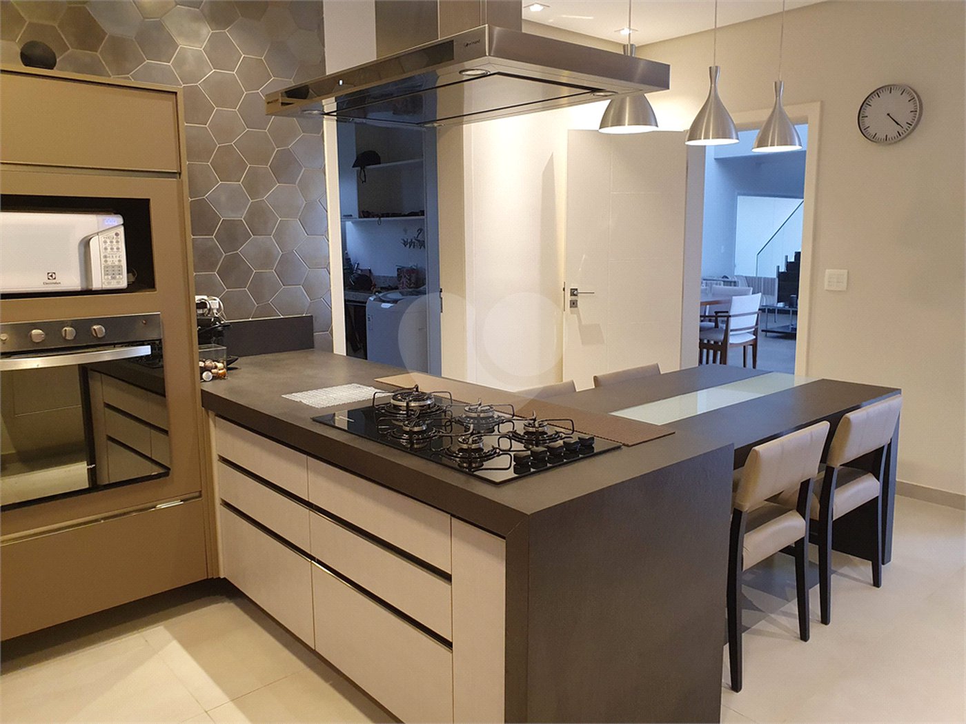 CASA A VENDA NO URBANOVA, CONDOMINIO JAGUARY, 4 DORMITORIOS, 4 SUITES, 5 VAGAS, PISCINA, SJC