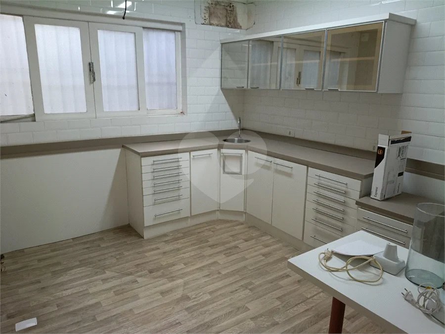 Casa comercial com 7 salas, 2 vagas no Paraiso