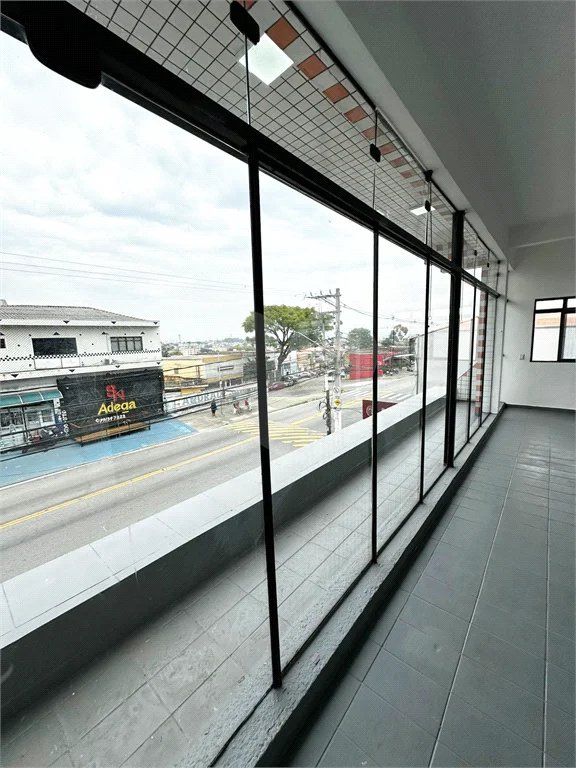 Galpão com 250m² , 4 vagas , para locação em Itaquera.