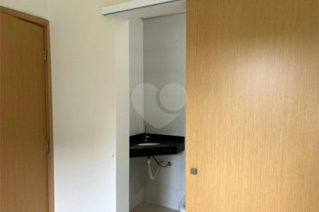 Apartamento a venda de 02 dormitórios