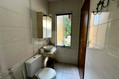 Casa com Piscina e Churrasqueira | 2 Suítes | Edícula | 3 Vagas | 275m²