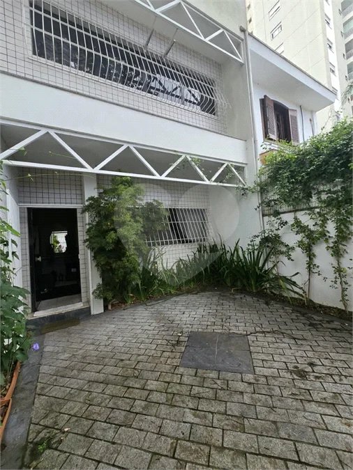 Sobrado à venda com 3 quartos, sendo 1 suíte, em Chácara Santo Antônio, São Paulo, SP