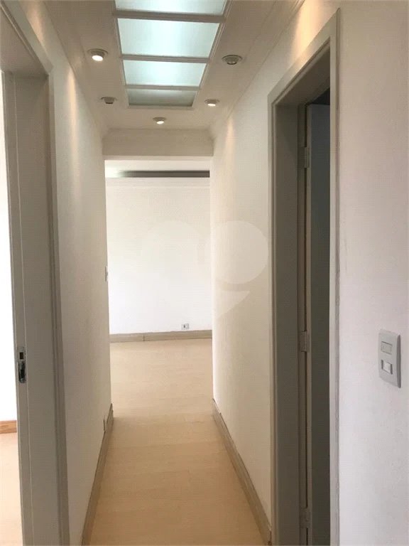 Espaço e Segurança no Bom Retiro: Apartamento de 100 m² com Infraestrutura Completa